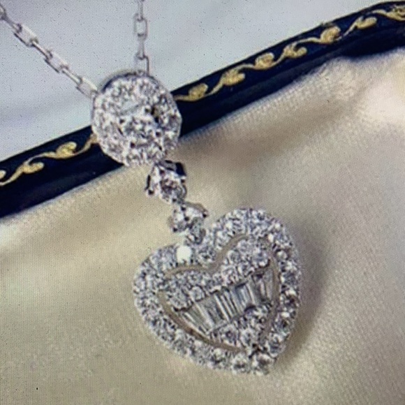 Jewelry - Beautiful heart shaped Cz’s silver necklace pendant